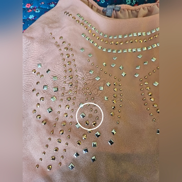 Womens Charlotte Russe Crop Top with Metal Details Size XS Flowy - Picture 5 of 5